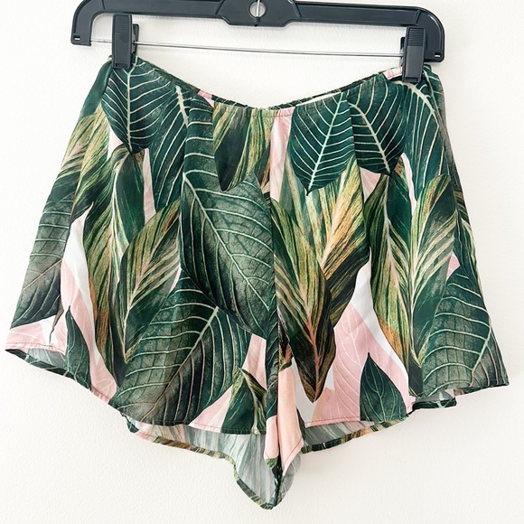Show Me Your MuMu Pants - Show Me Your Mumu Tropical Green & Pink Palm Print Sawyer Shorts Small